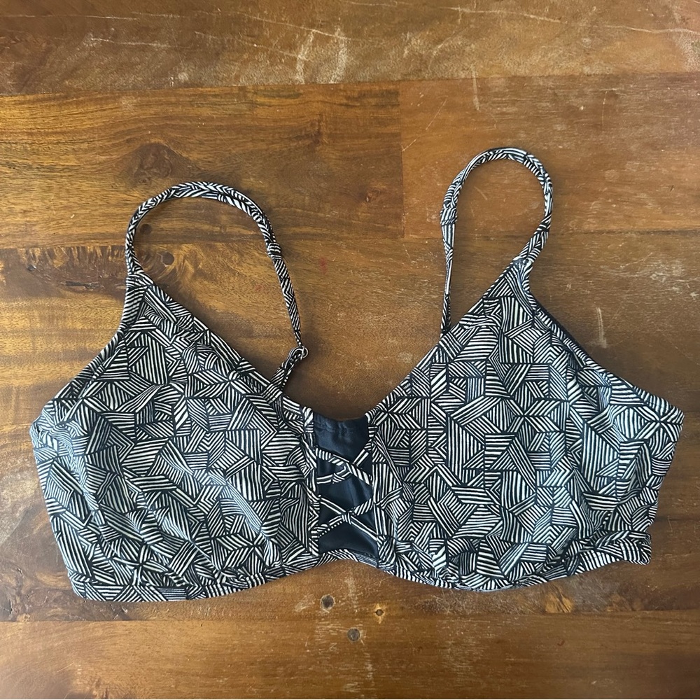 Athleta Laguna Criss Cross Bikini Top, Removable Pads 38D/DD 594010